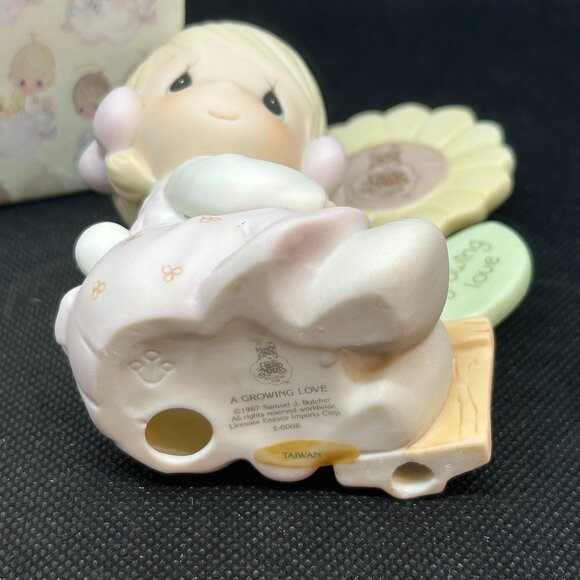 Precious Moments "A Growing Love" 1988 Membership figurine - Picture 3 of 3